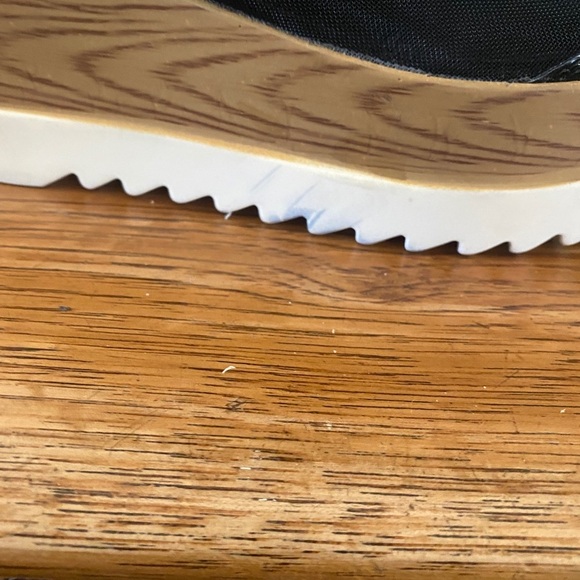 FABULOUSLY FUN ⭐️Glister shoes⭐️ in GREAT shape!! - Picture 9 of 13